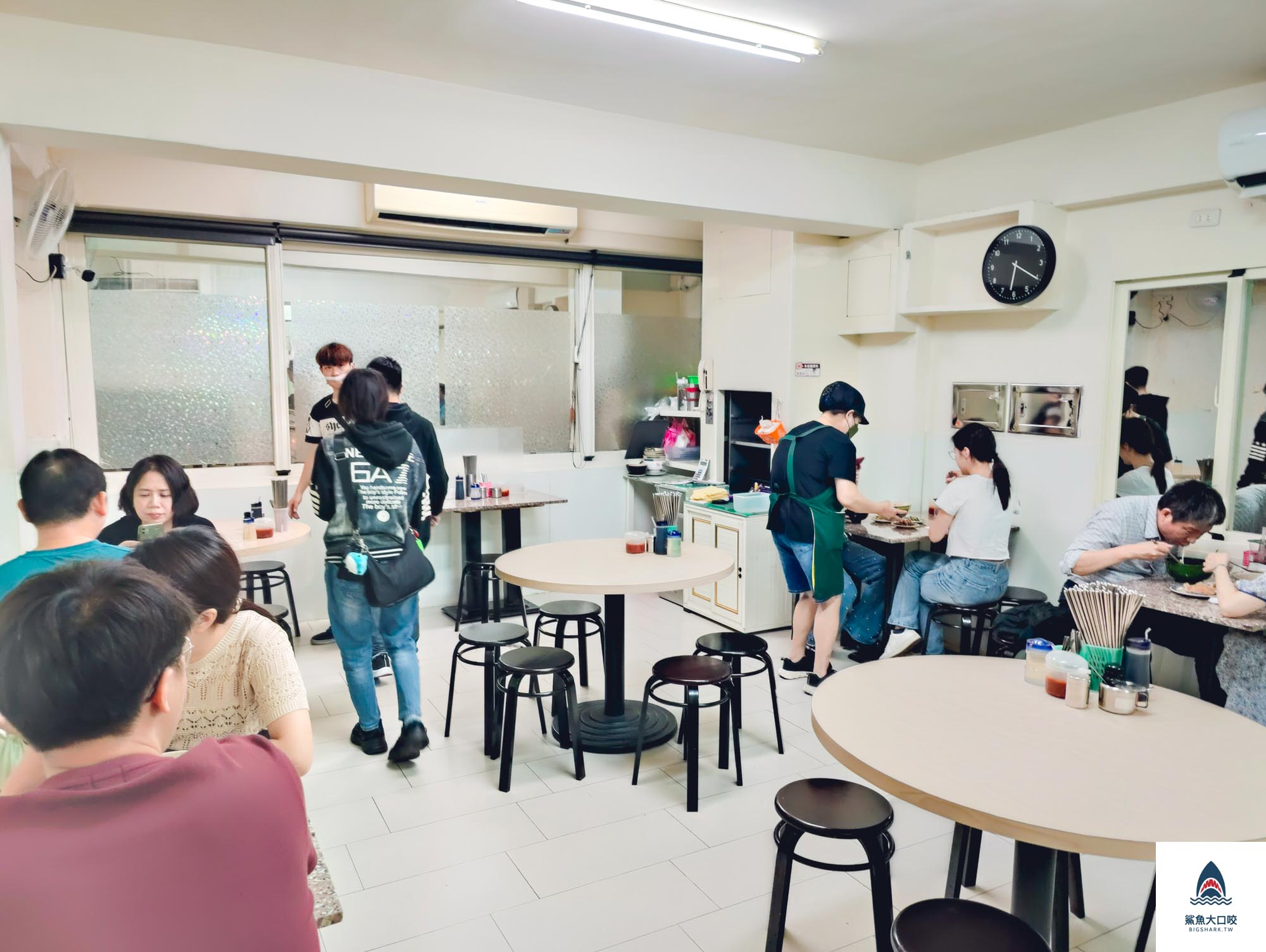 炸排骨,高雄美食,鹽埕區美食,金溫州餛飩大王,大餛飩 @鯊魚大口咬 炸排骨,高雄美食,鹽埕區美食,金溫州餛飩大王,大餛飩 @鯊魚大口咬