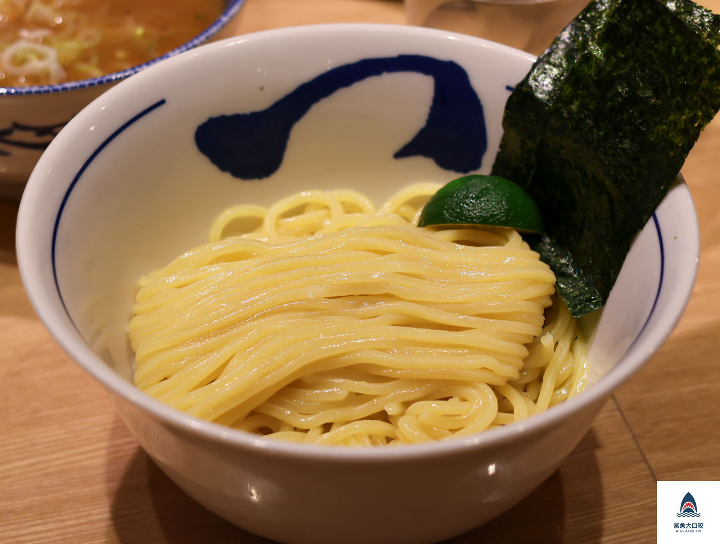 豚骨細拉麵,銀座美食,tsujita,tsuji田,日本沾麵推薦,東京沾麵推薦,銀座沾麵推薦,つじ田,日本拉麵,東京拉麵 @鯊魚大口咬