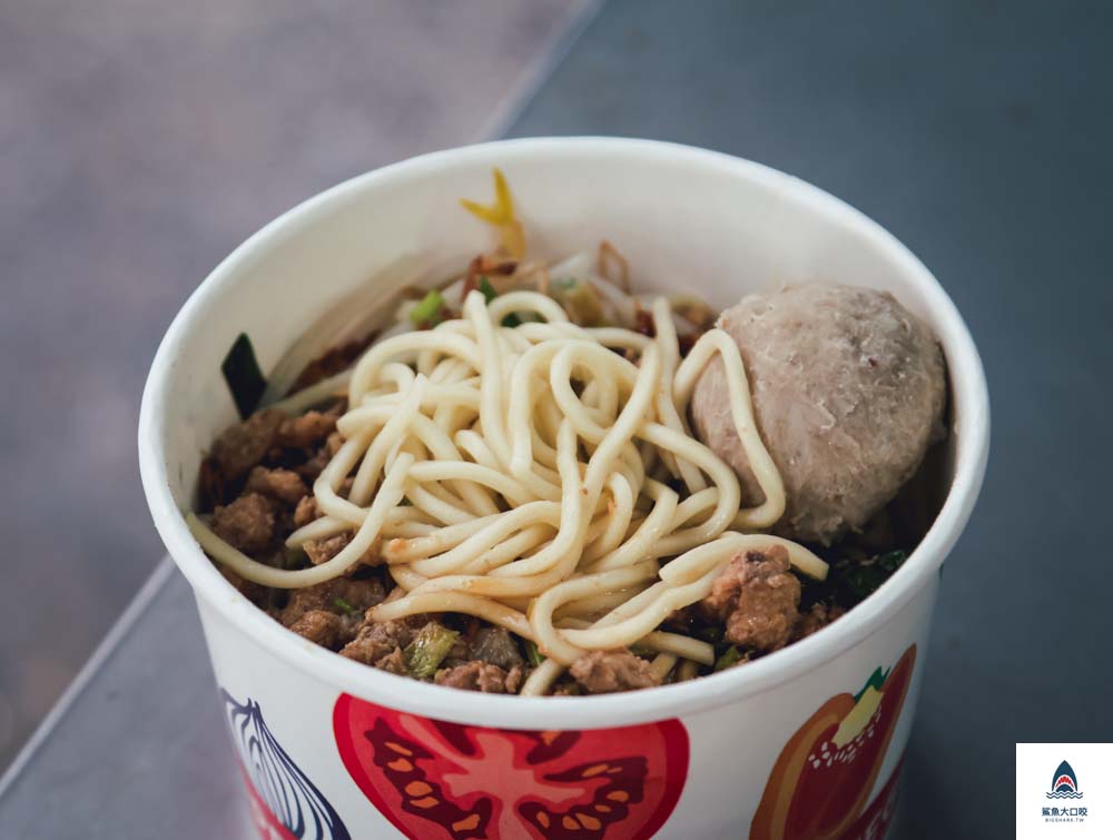 新竹市美食,新竹市小吃,新竹車站美食,新竹車站小吃,新竹車站肉羹麵,新竹車站肉圓,新竹貢丸乾麵,新竹乾麵,新竹魯肉飯 @鯊魚大口咬