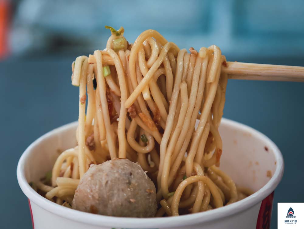 新竹市美食,新竹市小吃,新竹車站美食,新竹車站小吃,新竹車站肉羹麵,新竹車站肉圓,新竹貢丸乾麵,新竹乾麵,新竹魯肉飯 @鯊魚大口咬