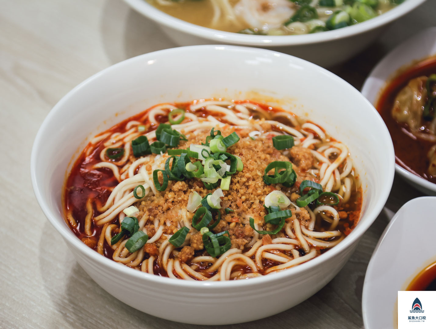台中麵店,太平美食,台中麻醬麵,太平麻醬麵,小聚哉麻醬館,小聚哉麻醬館菜單,椒麻麵,台中椒麻麵,台中小吃,太平麵店 @鯊魚大口咬