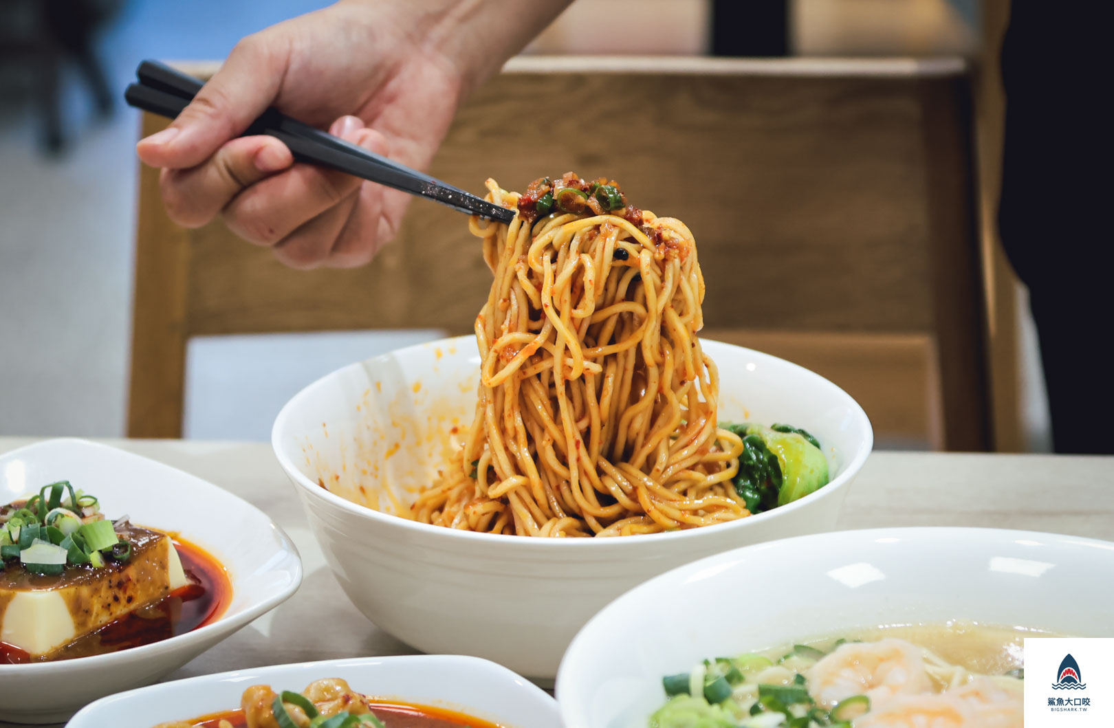 台中麵店,太平美食,台中麻醬麵,太平麻醬麵,小聚哉麻醬館,小聚哉麻醬館菜單,椒麻麵,台中椒麻麵,台中小吃,太平麵店 @鯊魚大口咬