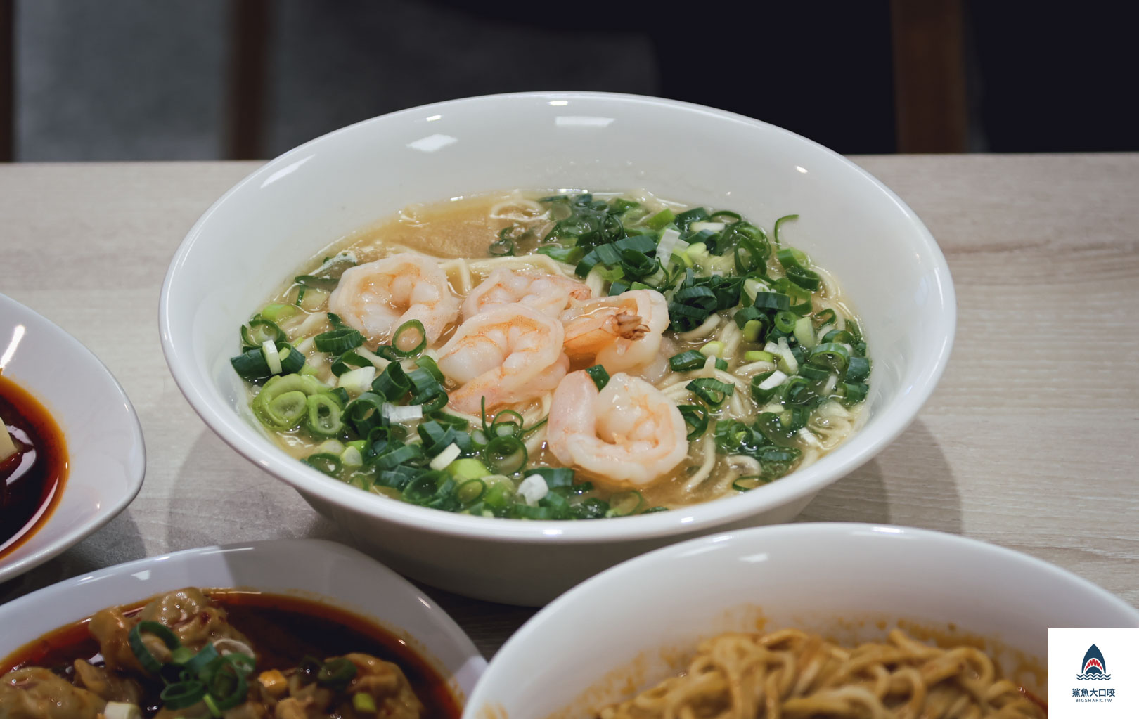 台中麵店,太平美食,台中麻醬麵,太平麻醬麵,小聚哉麻醬館,小聚哉麻醬館菜單,椒麻麵,台中椒麻麵,台中小吃,太平麵店 @鯊魚大口咬