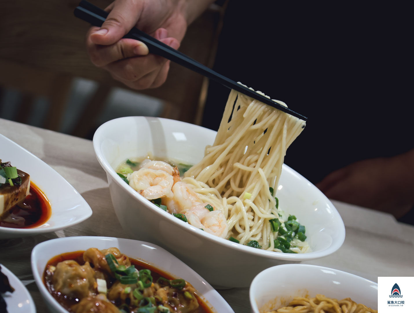台中麵店,太平美食,台中麻醬麵,太平麻醬麵,小聚哉麻醬館,小聚哉麻醬館菜單,椒麻麵,台中椒麻麵,台中小吃,太平麵店 @鯊魚大口咬