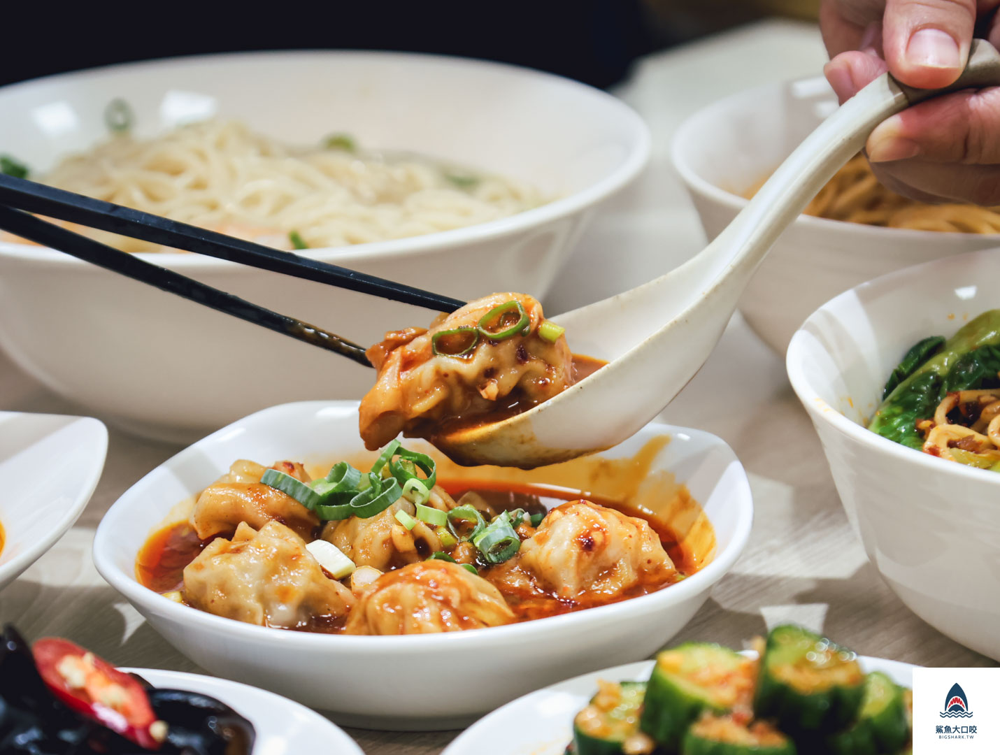 台中麵店,太平美食,台中麻醬麵,太平麻醬麵,小聚哉麻醬館,小聚哉麻醬館菜單,椒麻麵,台中椒麻麵,台中小吃,太平麵店 @鯊魚大口咬