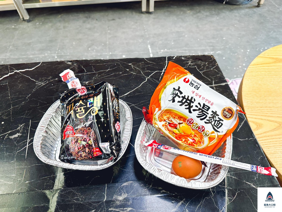 首爾旅遊,首爾必吃,漢江泡麵,首爾自助式泡麵,漢江自助式泡麵,首爾景點 @鯊魚大口咬