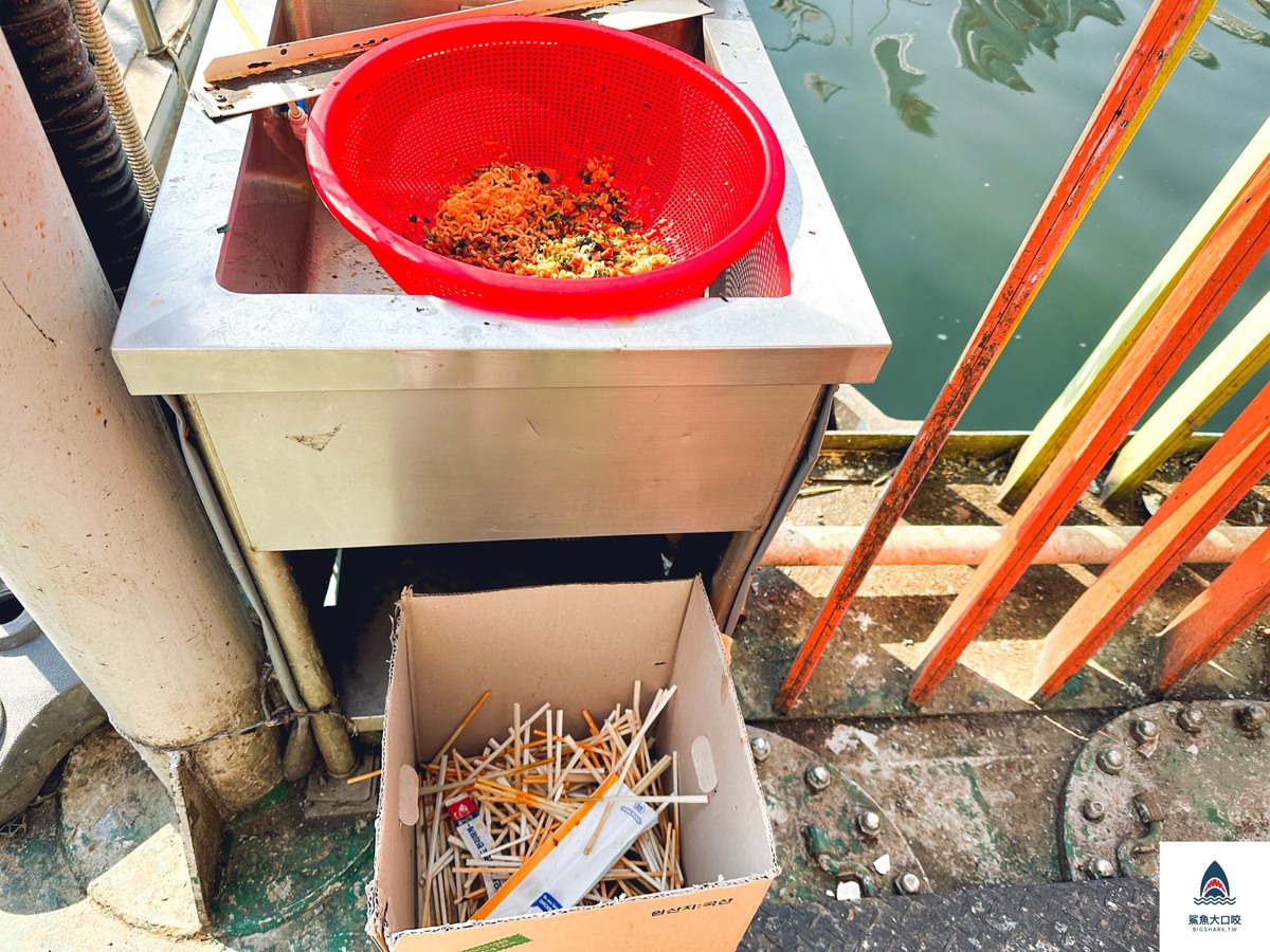 首爾旅遊,首爾必吃,漢江泡麵,首爾自助式泡麵,漢江自助式泡麵,首爾景點 @鯊魚大口咬