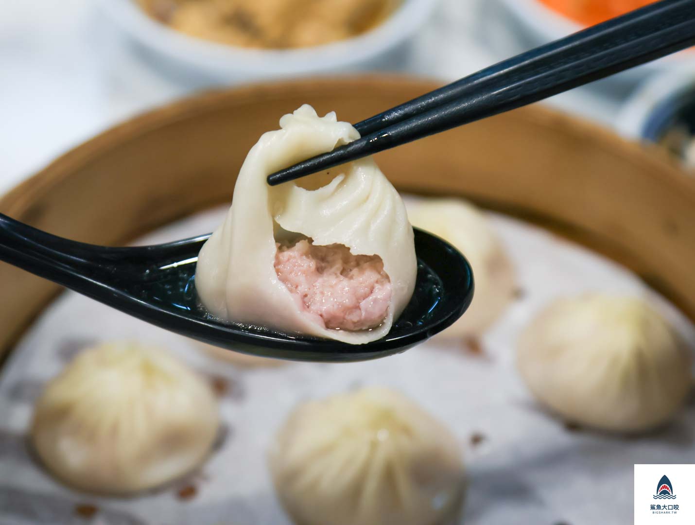 文心森林公園美食,台中南屯湯包,台中小吃,台中南屯美食,台中湯包,大七湯包,文心森林公園附近美食,台中南屯小吃,台中紅豆鍋餅 @鯊魚大口咬