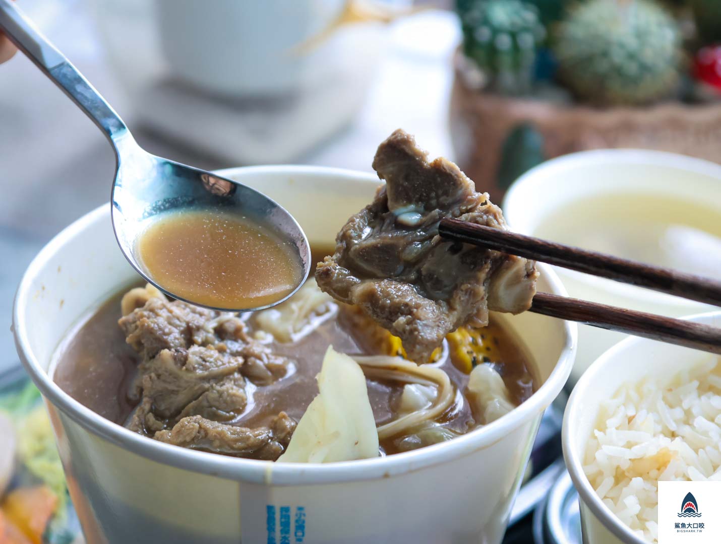 台中美食,台中便當推薦,台中南區便當推薦,台中海南雞飯,台中三隻傻雞,三隻傻雞海南雞飯 @鯊魚大口咬 台中美食,台中便當推薦,台中南區便當推薦,台中海南雞飯,台中三隻傻雞,三隻傻雞海南雞飯 @鯊魚大口咬