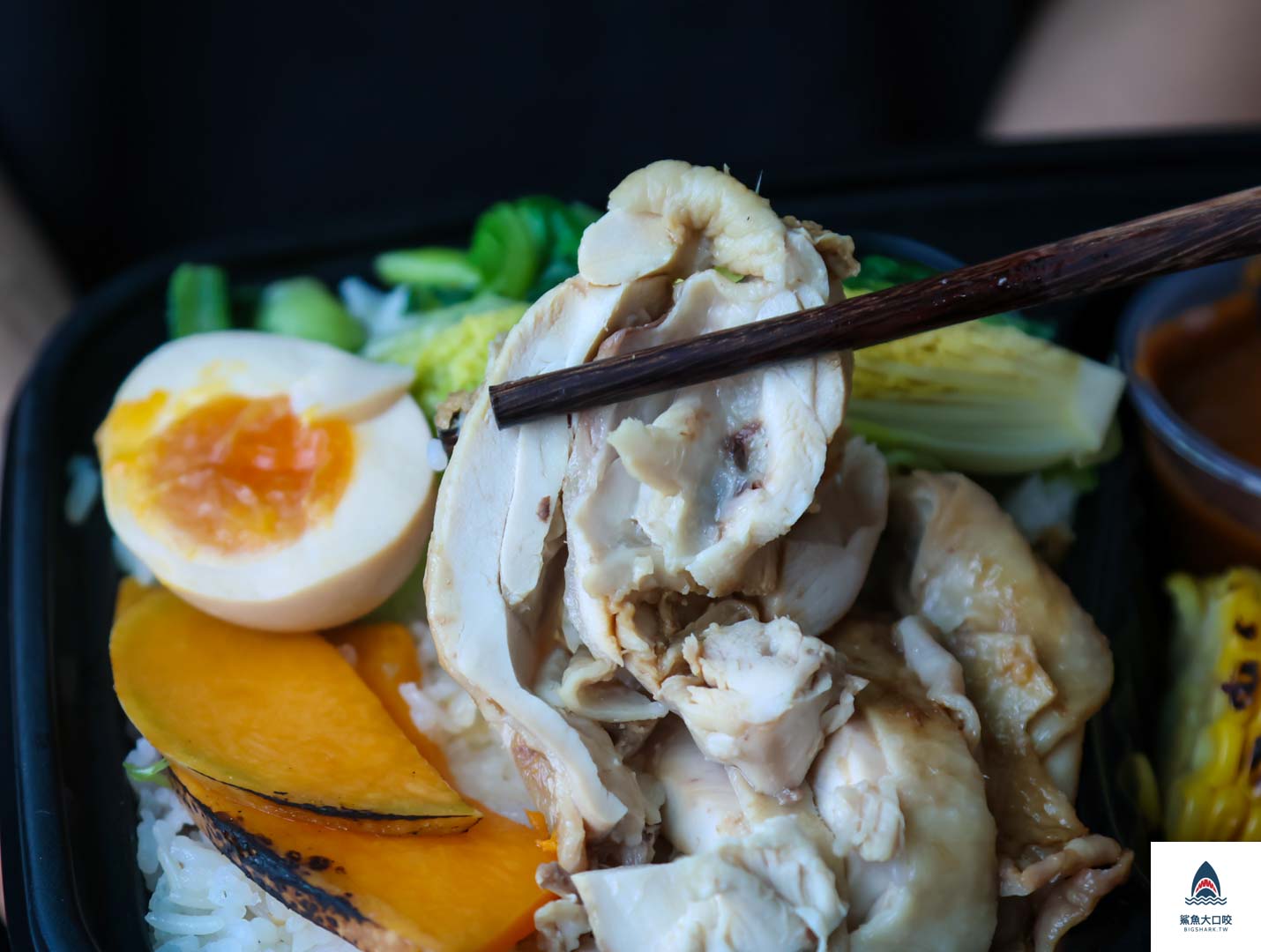 台中美食,台中便當推薦,台中南區便當推薦,台中海南雞飯,台中三隻傻雞,三隻傻雞海南雞飯 @鯊魚大口咬