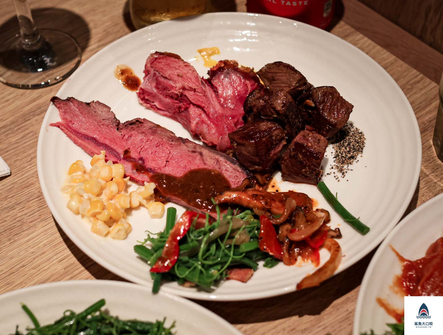 台中美食,台中吃到飽,饗食天堂,台中東區,LaLaport,饗食天堂LaLaport台中店 @鯊魚大口咬