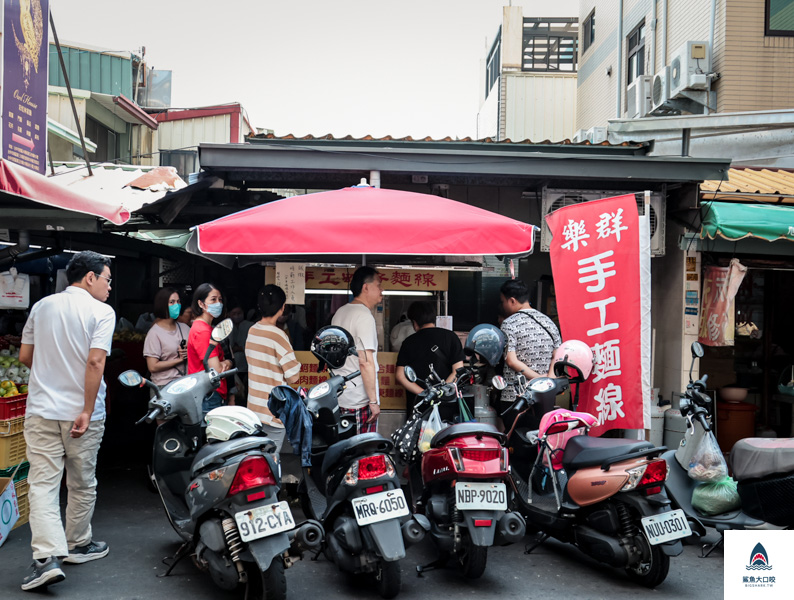 台中第五市場美食,樂群街美食,台中麵線,樂群麵線,台中美食 @鯊魚大口咬
