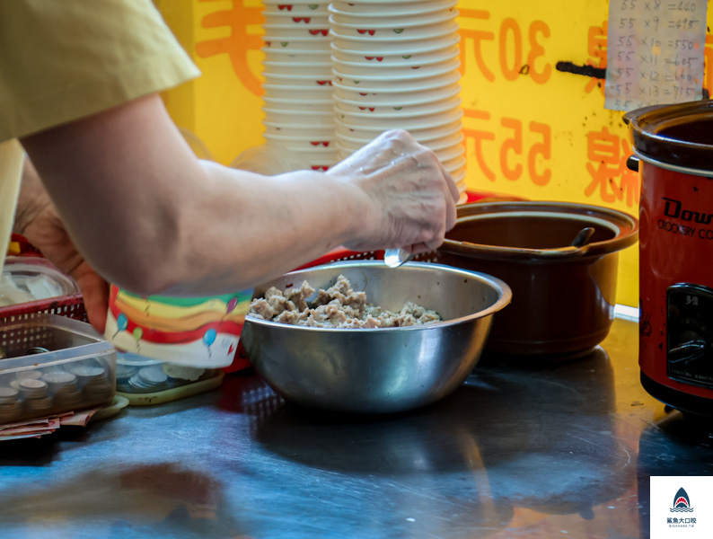 台中第五市場美食,樂群街美食,台中麵線,樂群麵線,台中美食 @鯊魚大口咬