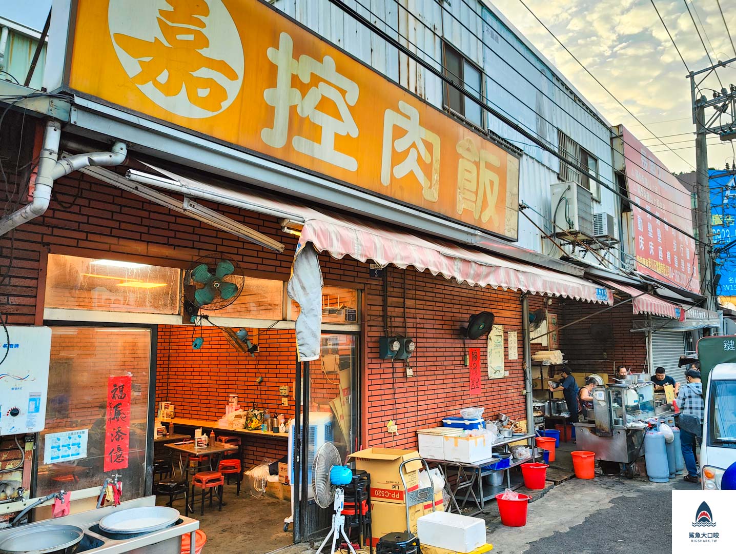 台中小吃,台中美食景點,台中爌肉飯,台中排隊店,台中沙鹿區,嘉控肉飯 @鯊魚大口咬