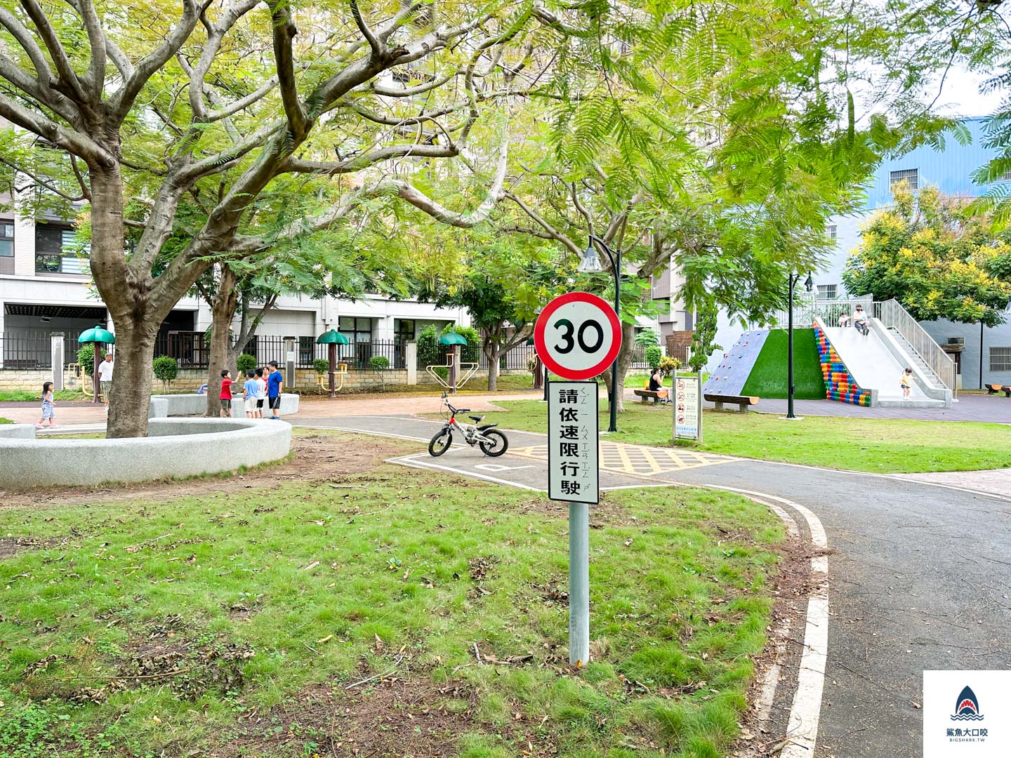 苗栗清華公園,苗栗車站公園,苗栗火車站公園,苗栗景點,苗栗市公園,苗栗公園推薦,北苗景點,北苗公園推薦,苗栗市旅遊,苗栗市景點,苗栗親子公園 @鯊魚大口咬 苗栗清華公園,苗栗車站公園,苗栗火車站公園,苗栗景點,苗栗市公園,苗栗公園推薦,北苗景點,北苗公園推薦,苗栗市旅遊,苗栗市景點,苗栗親子公園 @鯊魚大口咬