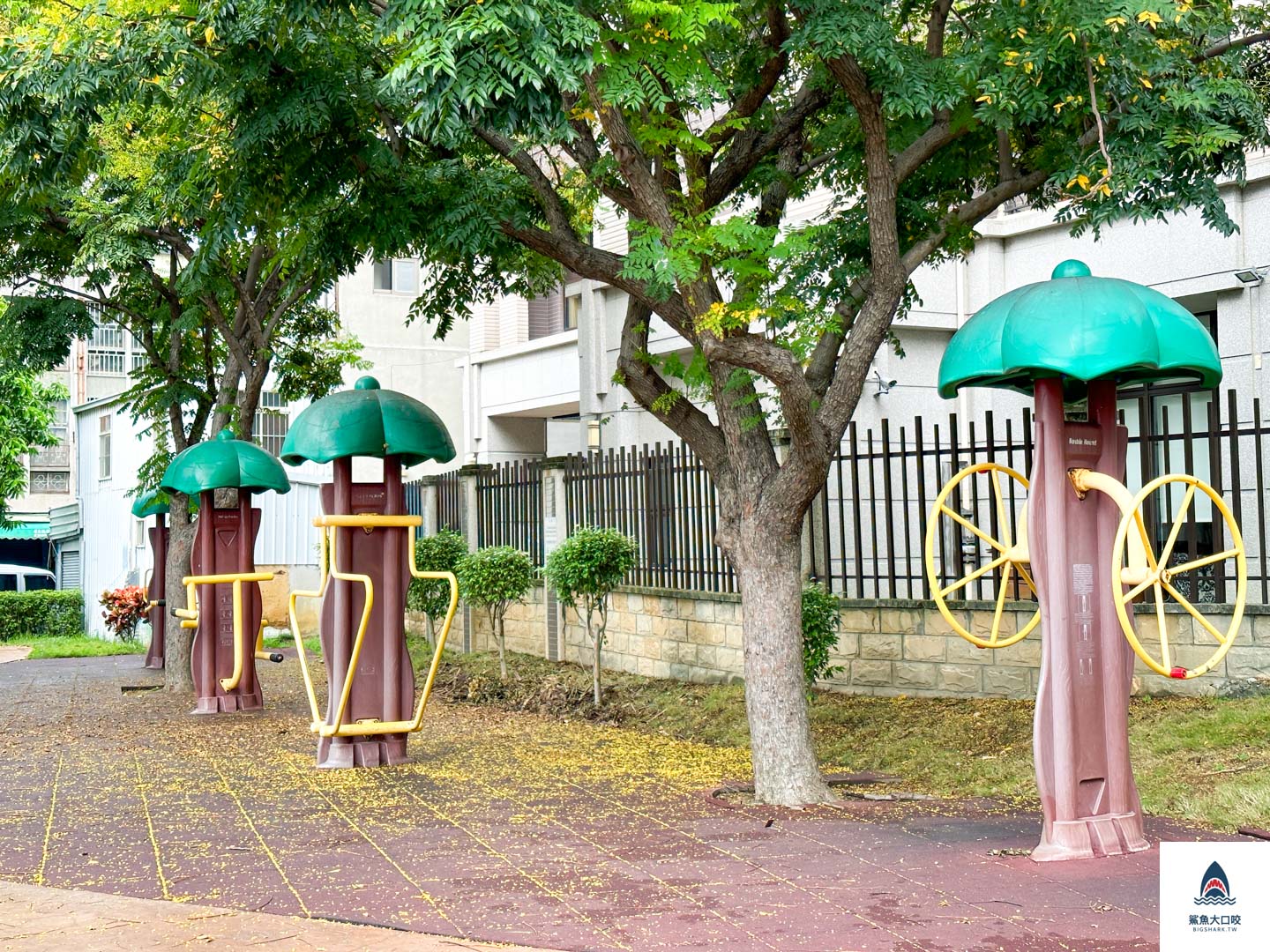 苗栗清華公園,苗栗車站公園,苗栗火車站公園,苗栗景點,苗栗市公園,苗栗公園推薦,北苗景點,北苗公園推薦,苗栗市旅遊,苗栗市景點,苗栗親子公園 @鯊魚大口咬 苗栗清華公園,苗栗車站公園,苗栗火車站公園,苗栗景點,苗栗市公園,苗栗公園推薦,北苗景點,北苗公園推薦,苗栗市旅遊,苗栗市景點,苗栗親子公園 @鯊魚大口咬