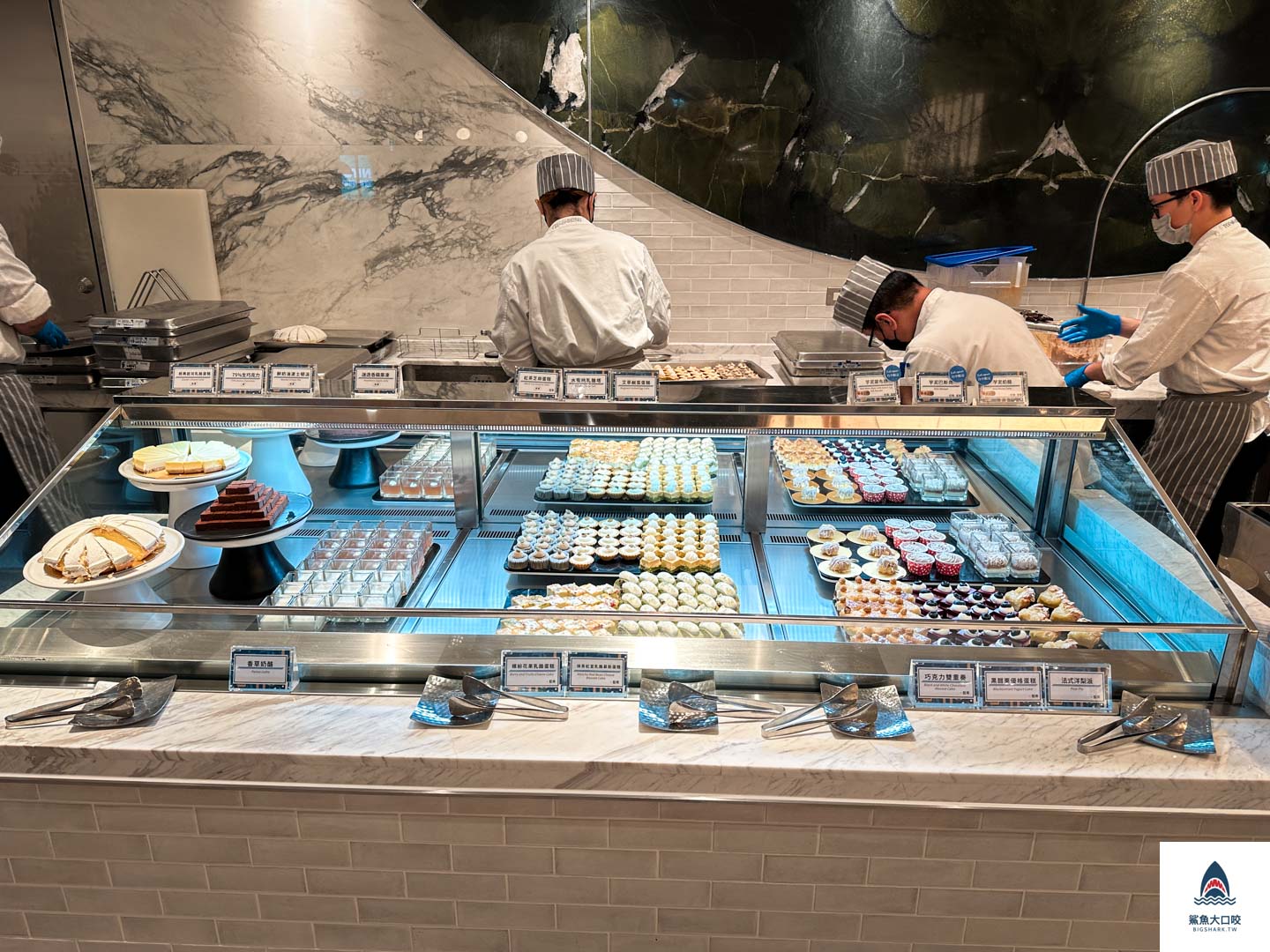 台中美食,台中吃到飽,饗食天堂,台中東區,LaLaport,饗食天堂LaLaport台中店 @鯊魚大口咬