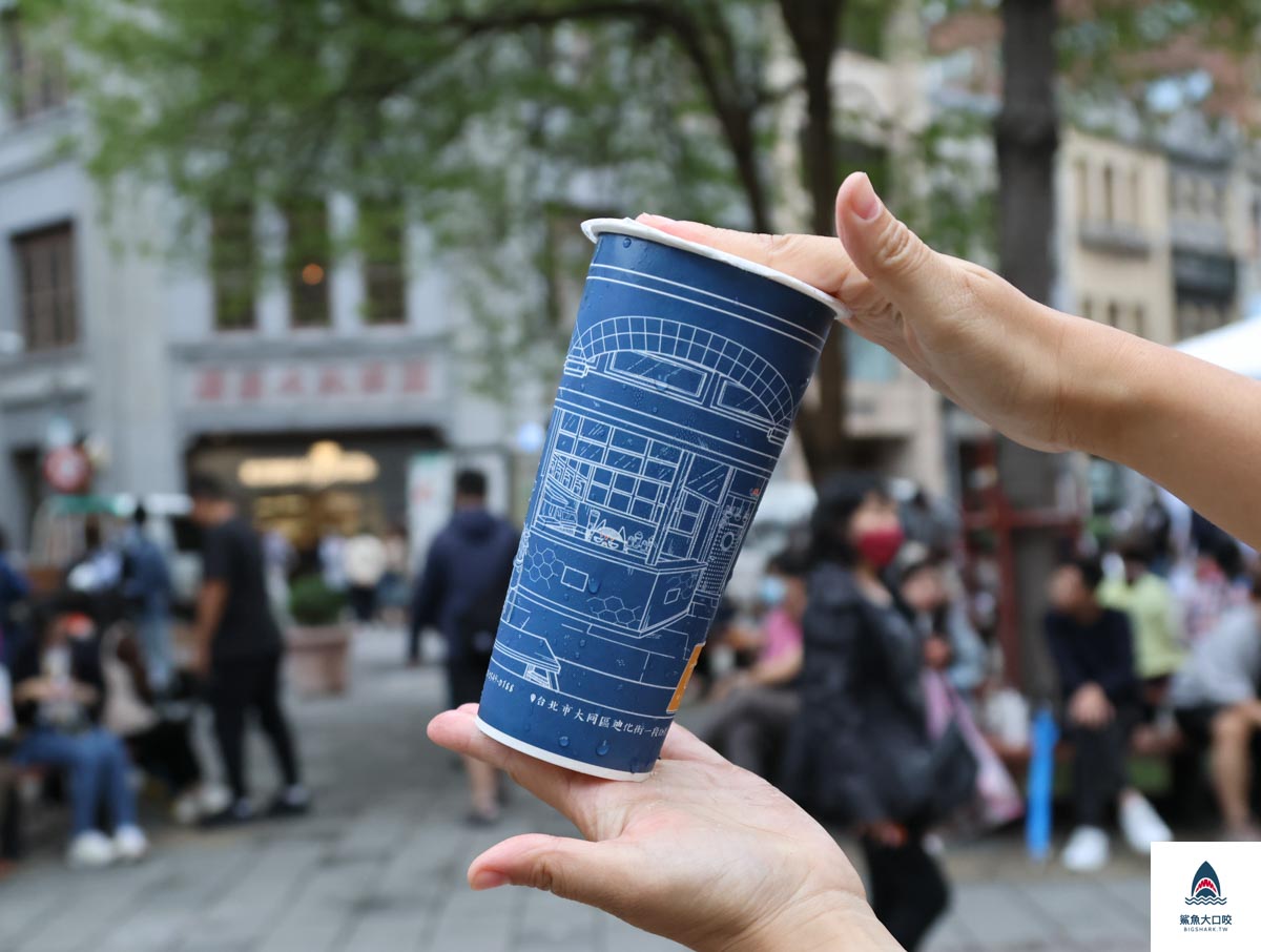 迪化街手搖,大稻埕美食,迪化街美食,大同區美食,台北冰品,迪茶,台北美食地圖,迪茶創始一號店,迪茶 deartea,全台首創奶酥奶蓋,奶酥奶蓋,台北美食,特色調茶,台北飲料,大稻埕手搖,台北手搖 @鯊魚大口咬 迪化街手搖,大稻埕美食,迪化街美食,大同區美食,台北冰品,迪茶,台北美食地圖,迪茶創始一號店,迪茶 deartea,全台首創奶酥奶蓋,奶酥奶蓋,台北美食,特色調茶,台北飲料,大稻埕手搖,台北手搖 @鯊魚大口咬