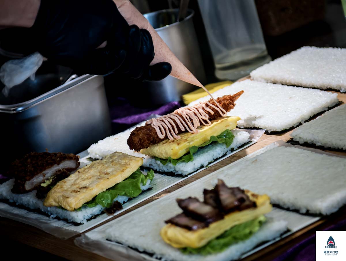 日月潭早午餐,埔里咖啡廳推薦,埔里咖啡廳,埔里美食推薦,埔里檸檬塔,埔里檸檬塔推薦,埔里早餐,製飯糰,日月潭美食,手握飯糰,南投美食,鉅鹿咖啡,埔里美食 @鯊魚大口咬
