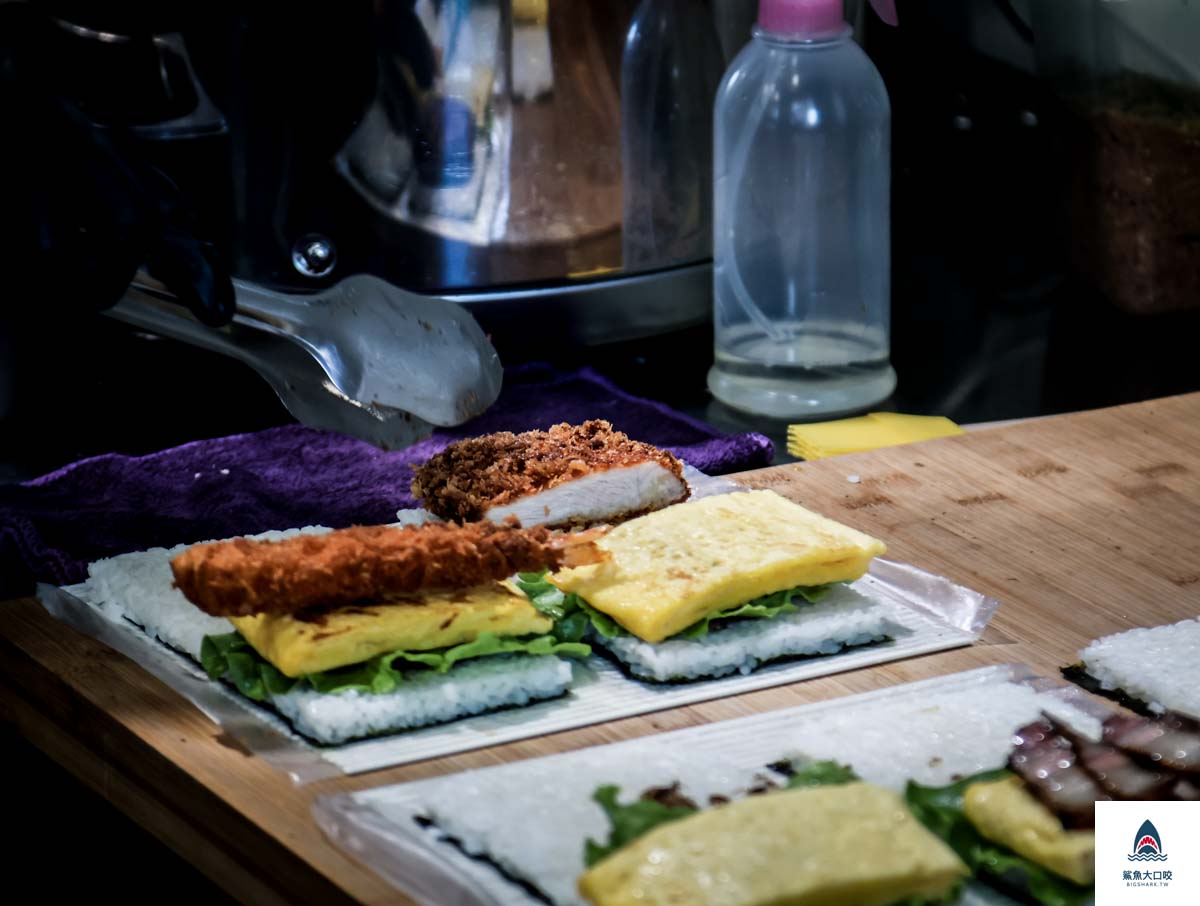埔里美食推薦,埔里檸檬塔,埔里檸檬塔推薦,埔里早餐,製飯糰,日月潭美食,手握飯糰,南投美食,鉅鹿咖啡,埔里美食,日月潭早午餐,埔里咖啡廳推薦,埔里咖啡廳 @鯊魚大口咬 埔里美食推薦,埔里檸檬塔,埔里檸檬塔推薦,埔里早餐,製飯糰,日月潭美食,手握飯糰,南投美食,鉅鹿咖啡,埔里美食,日月潭早午餐,埔里咖啡廳推薦,埔里咖啡廳 @鯊魚大口咬