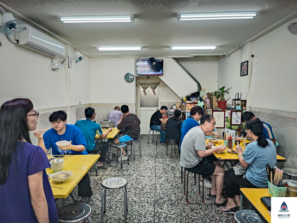 樂群街美食,台中西區早餐,第五市場美食地圖,第五市場美食 台中,正老牌魷魚羹,台中西區美食,台中西區小吃,第五市場美食 @鯊魚大口咬