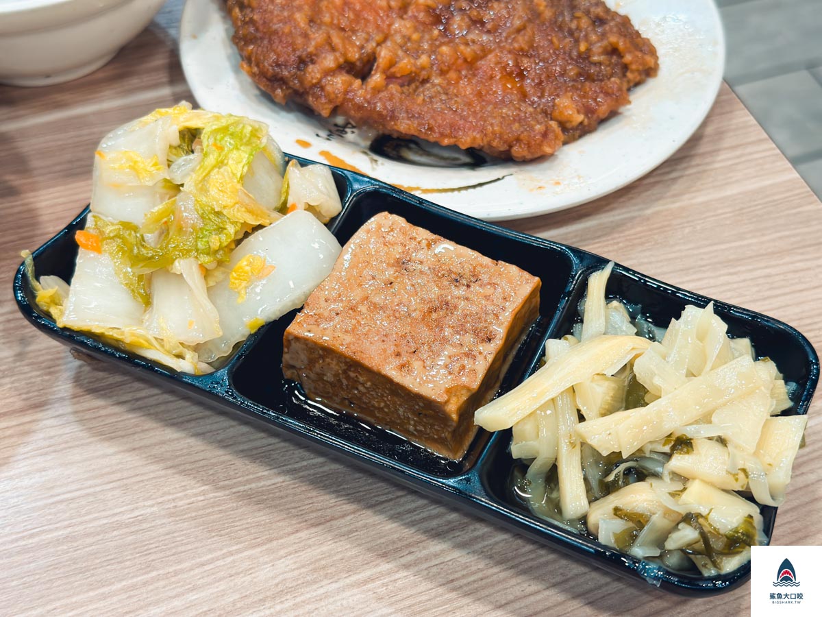 台中美食,台中宵夜,台中西區宵夜,台中勤美商圈美食,台中夜間部爌肉飯,夜間部爌肉飯推薦,夜間部爌肉飯菜單 @鯊魚大口咬