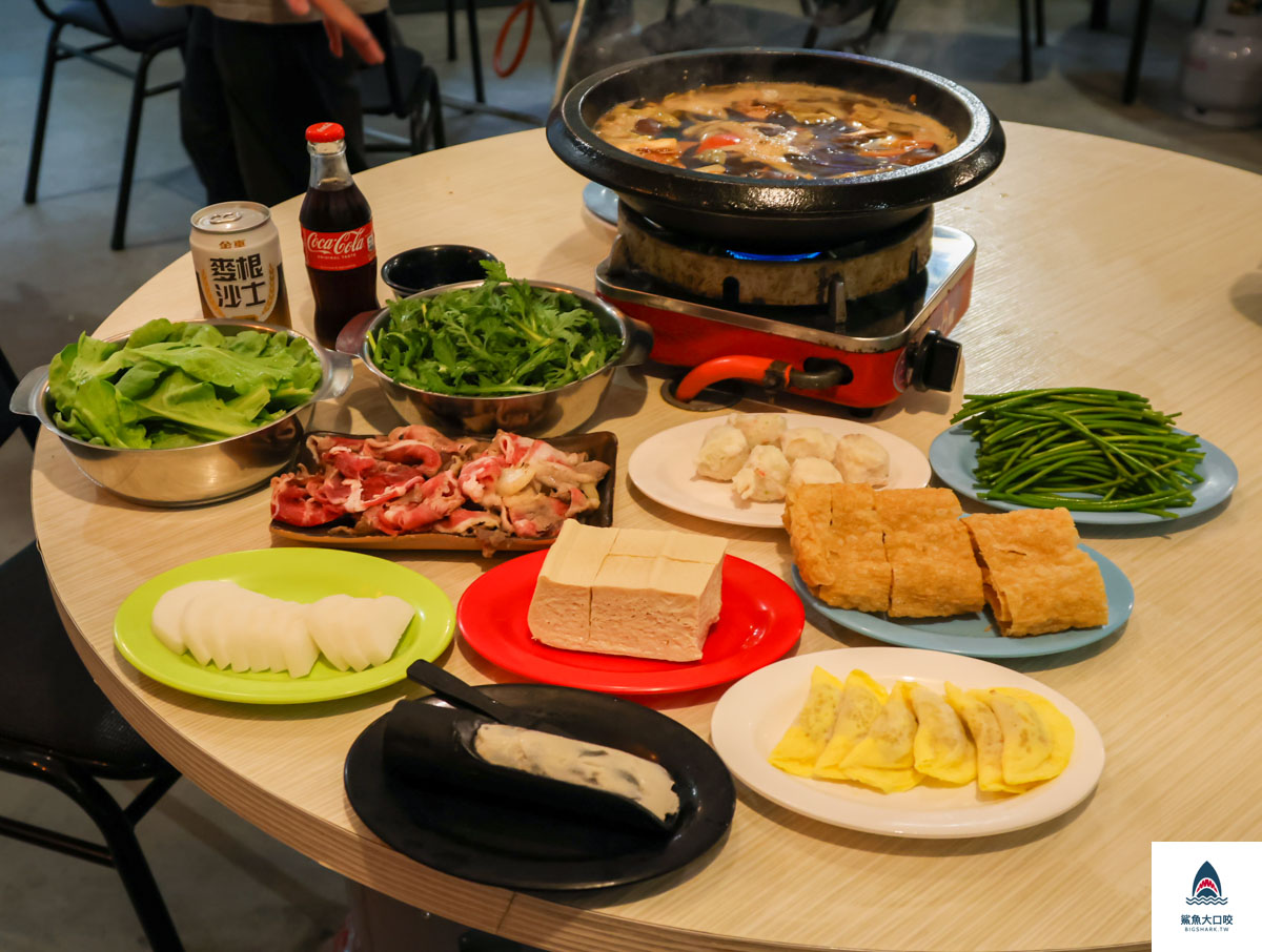 台中石頭火鍋,水湳火鍋推薦,北屯火鍋推薦,食藝石頭火鍋,食藝石頭火鍋菜單,食藝石頭火鍋推薦,台中火鍋推薦 @鯊魚大口咬