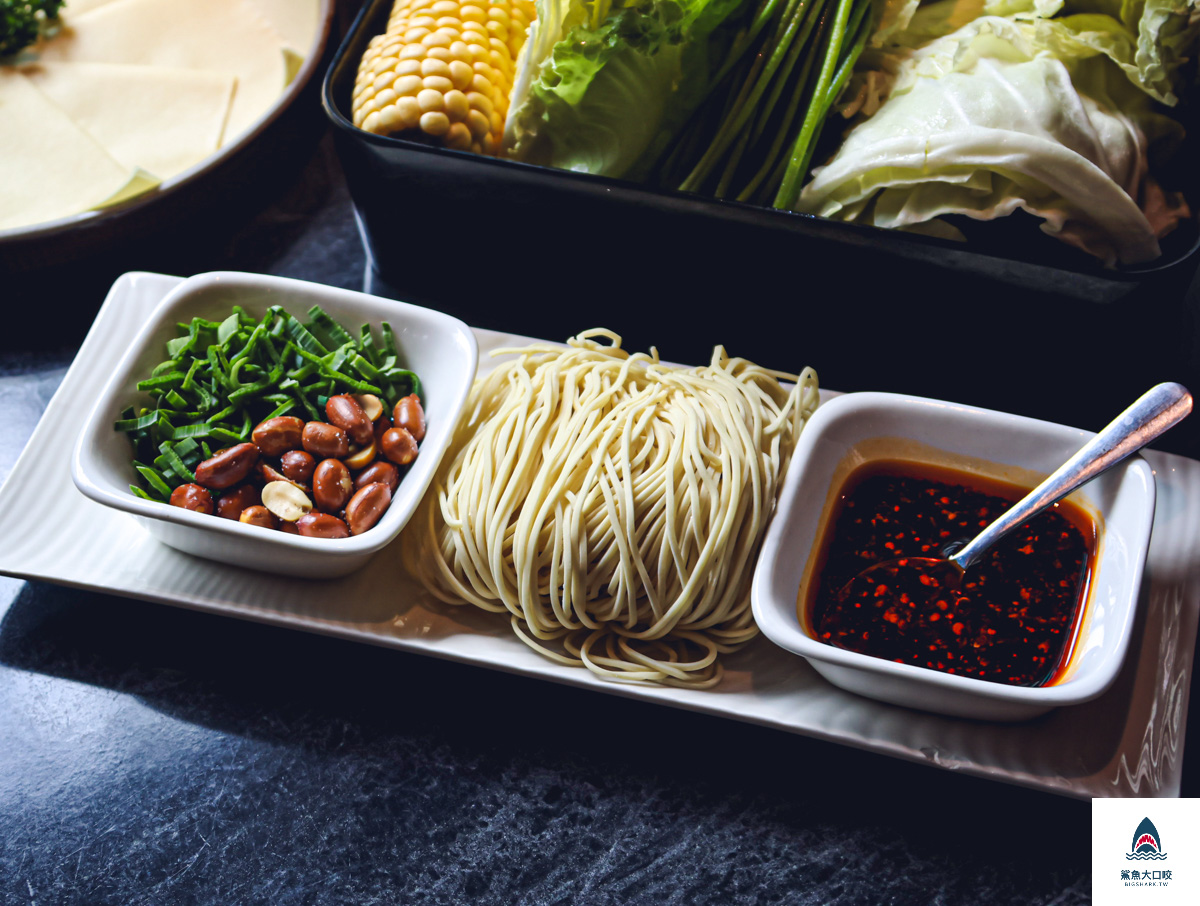 怎麻辣頂級鴛鴦鍋,怎麻辣頂級鴛鴦鍋菜單 @鯊魚大口咬