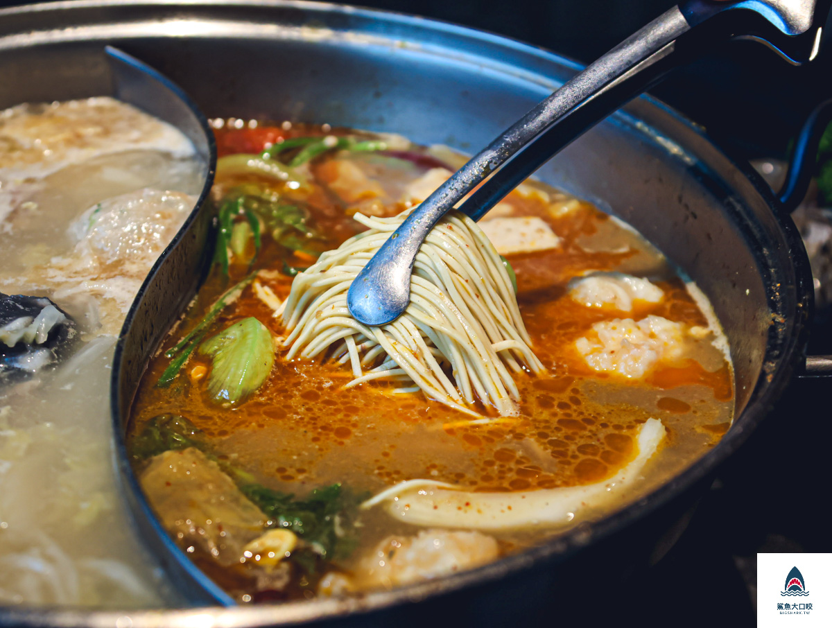 怎麻辣頂級鴛鴦鍋,怎麻辣頂級鴛鴦鍋菜單 @鯊魚大口咬