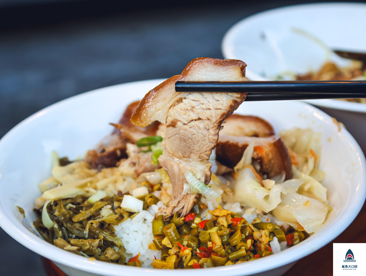 台中腿庫飯,西屯腿庫飯,台中月品堂腿庫飯,月品堂腿庫飯菜單,台中辣酸豆角,西屯小吃推薦 @鯊魚大口咬