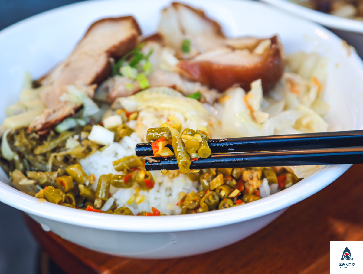 台中腿庫飯,西屯腿庫飯,台中月品堂腿庫飯,月品堂腿庫飯菜單,台中辣酸豆角,西屯小吃推薦 @鯊魚大口咬