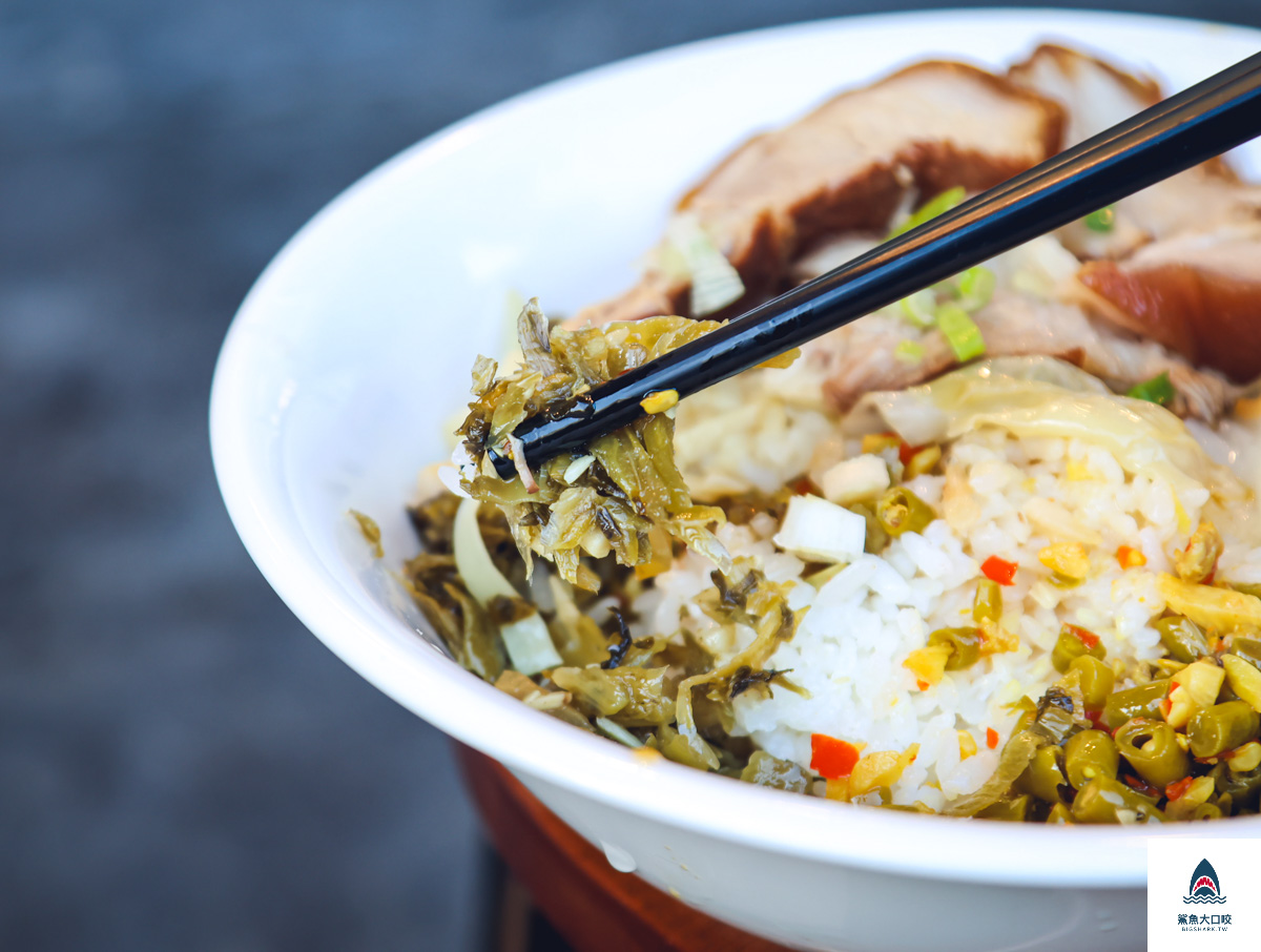 台中腿庫飯,西屯腿庫飯,台中月品堂腿庫飯,月品堂腿庫飯菜單,台中辣酸豆角,西屯小吃推薦 @鯊魚大口咬