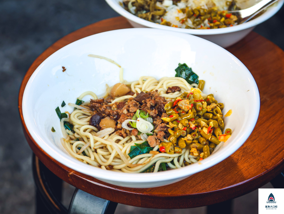 台中腿庫飯,西屯腿庫飯,台中月品堂腿庫飯,月品堂腿庫飯菜單,台中辣酸豆角,西屯小吃推薦 @鯊魚大口咬