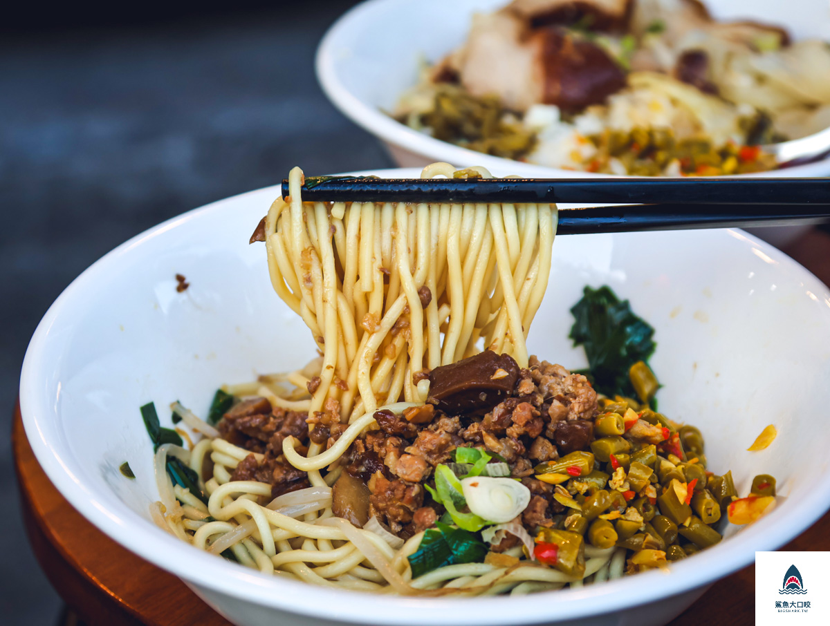 台中腿庫飯,西屯腿庫飯,台中月品堂腿庫飯,月品堂腿庫飯菜單,台中辣酸豆角,西屯小吃推薦 @鯊魚大口咬