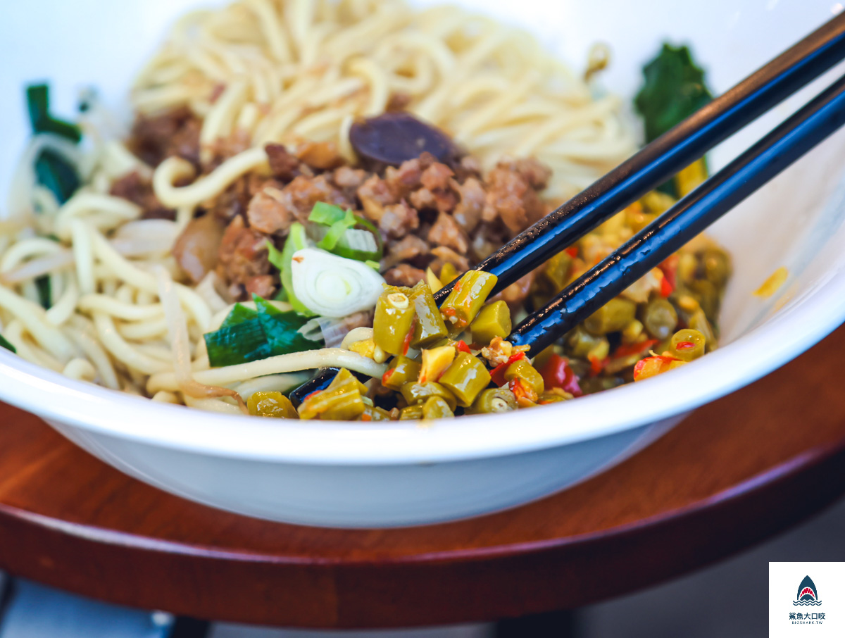 台中腿庫飯,西屯腿庫飯,台中月品堂腿庫飯,月品堂腿庫飯菜單,台中辣酸豆角,西屯小吃推薦 @鯊魚大口咬