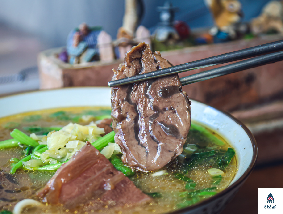 台中牛肉麵,吳家莊頂級紅燒牛肉麵,吳家莊牛肉麵,北區牛肉麵,永興街牛肉麵,吳家莊牛肉麵菜單 @鯊魚大口咬