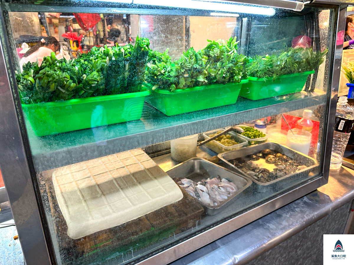 彰化美食,阿蛋蚵嗲,花壇美食,彰化花壇必吃,花壇市場美食,花壇阿蛋柯嗲菜單 @鯊魚大口咬