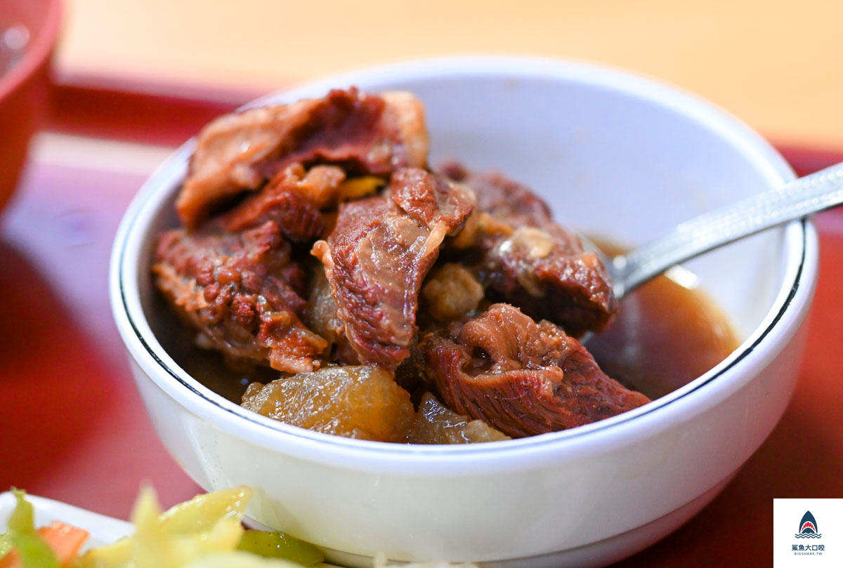 昇牛肉飯,昇排骨飯,台中南屯便當,台中昇牛肉飯,昇牛肉飯菜單,台中便當推薦 @鯊魚大口咬