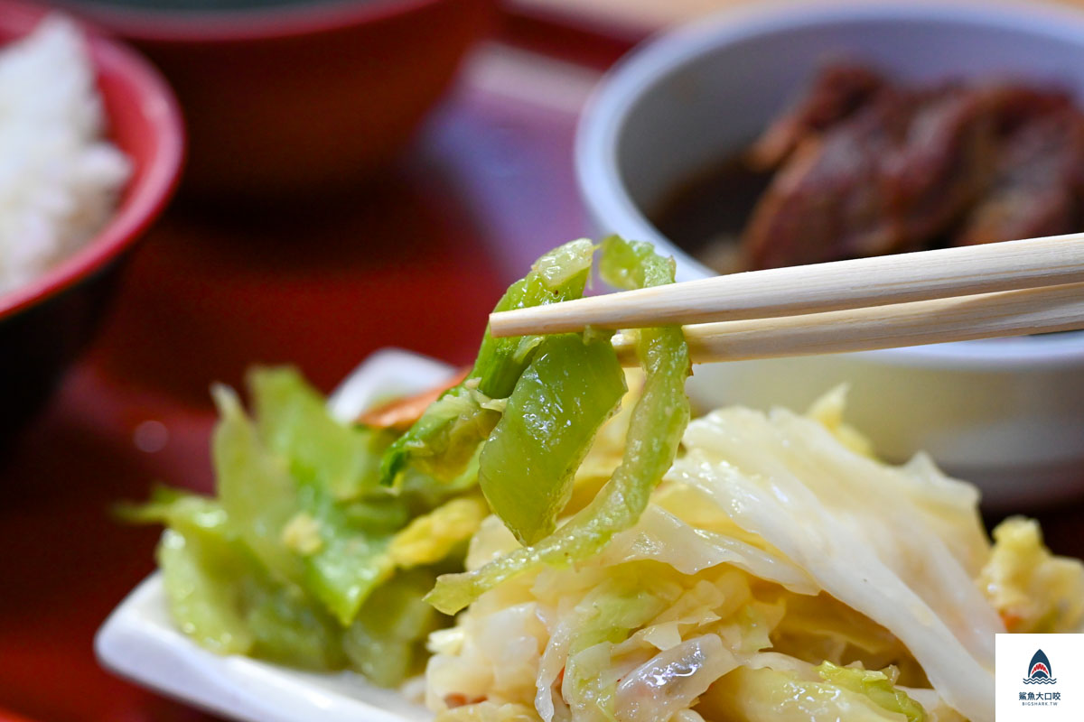 昇牛肉飯,昇排骨飯,台中南屯便當,台中昇牛肉飯,昇牛肉飯菜單,台中便當推薦 @鯊魚大口咬