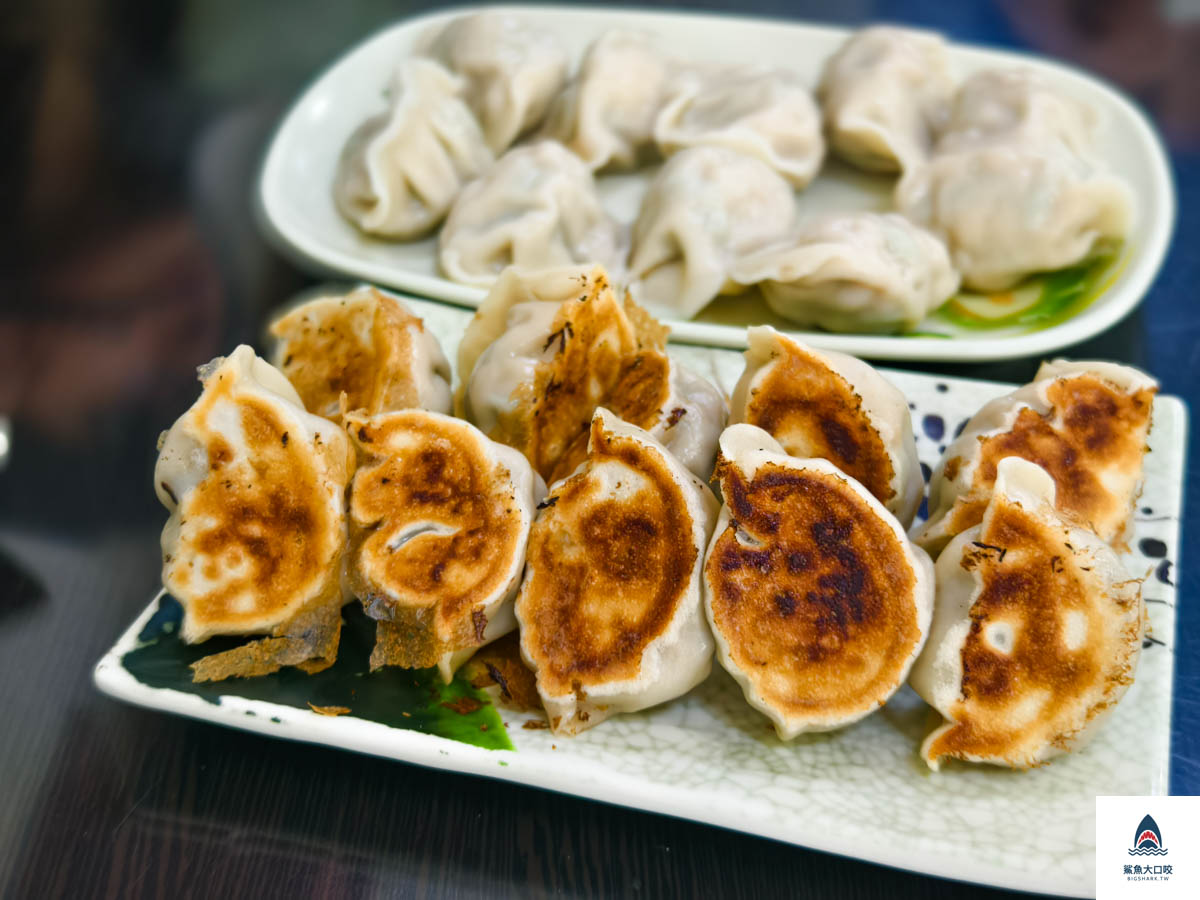 苗栗水餃推薦,苗栗水餃,平價美食,天涯海餃營業時間,天涯海餃電話,苗栗市美食,天涯海餃,天涯海餃菜單,苗栗平價美食,北苗美食推薦,苗栗排隊美食,四季豆煎餃水餃,苗栗必吃美食,韭菜花蝦仁水餃,苗栗火車站美食,苗栗煎餃推薦,苗栗早午餐,苗栗煎餃 @鯊魚大口咬
