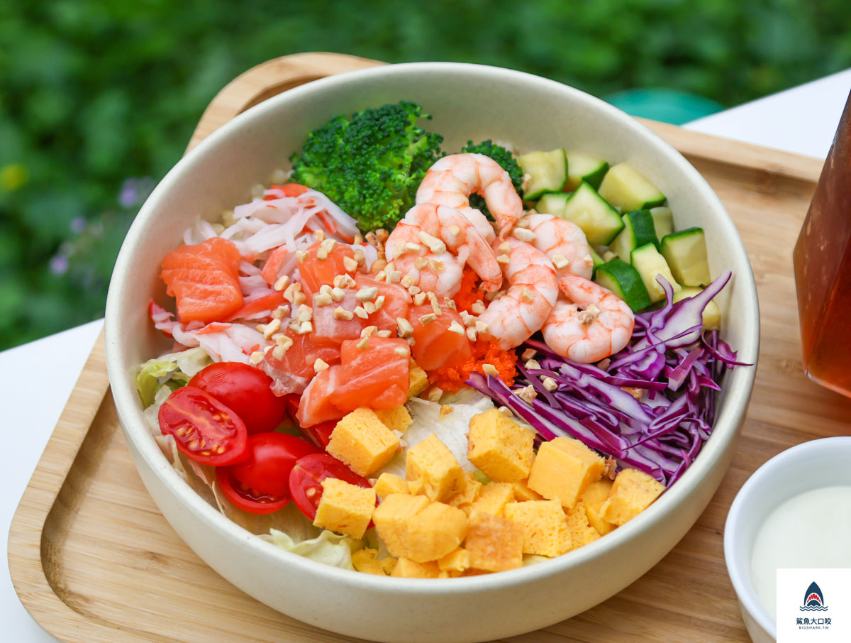 MUMU POKE夏威夷拌飯,MUMU POKE夏威夷拌飯菜單,高雄健康餐推薦,高雄輕軌健康餐推薦,高雄輕軌美食推薦,mumupoke價位 @鯊魚大口咬