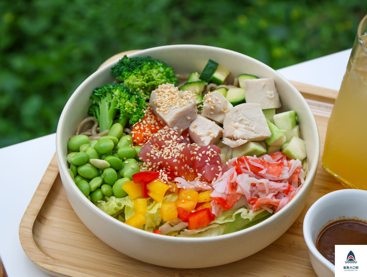 MUMU POKE夏威夷拌飯,MUMU POKE夏威夷拌飯菜單,高雄健康餐推薦,高雄輕軌健康餐推薦,高雄輕軌美食推薦,mumupoke價位 @鯊魚大口咬