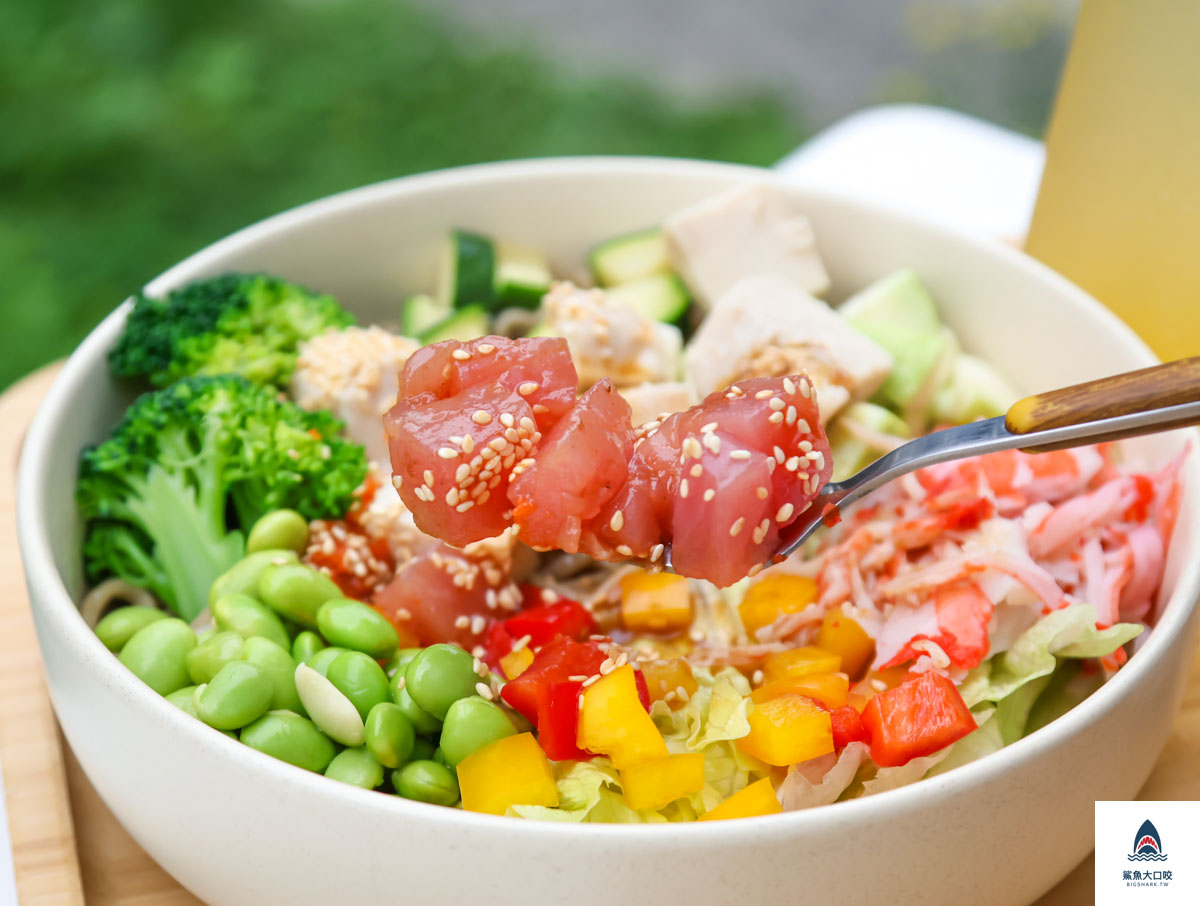 MUMU POKE夏威夷拌飯,MUMU POKE夏威夷拌飯菜單,高雄健康餐推薦,高雄輕軌健康餐推薦,高雄輕軌美食推薦,mumupoke價位 @鯊魚大口咬