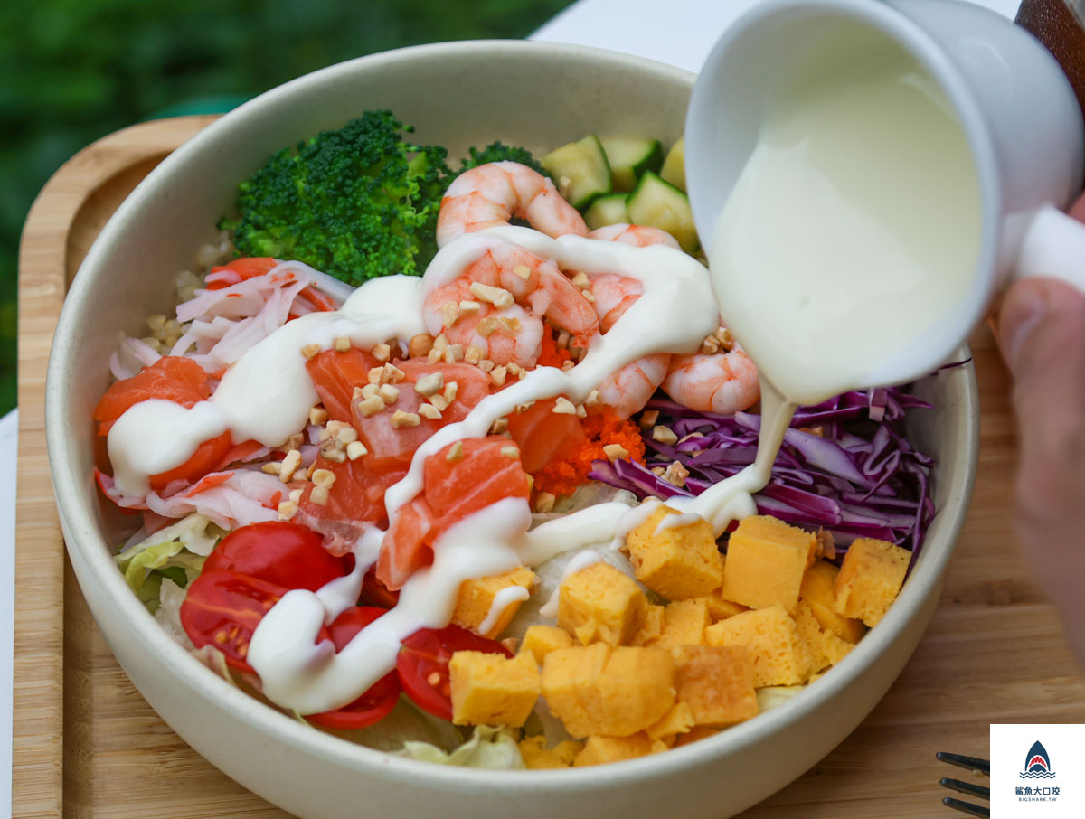 MUMU POKE夏威夷拌飯,MUMU POKE夏威夷拌飯菜單,高雄健康餐推薦,高雄輕軌健康餐推薦,高雄輕軌美食推薦,mumupoke價位 @鯊魚大口咬