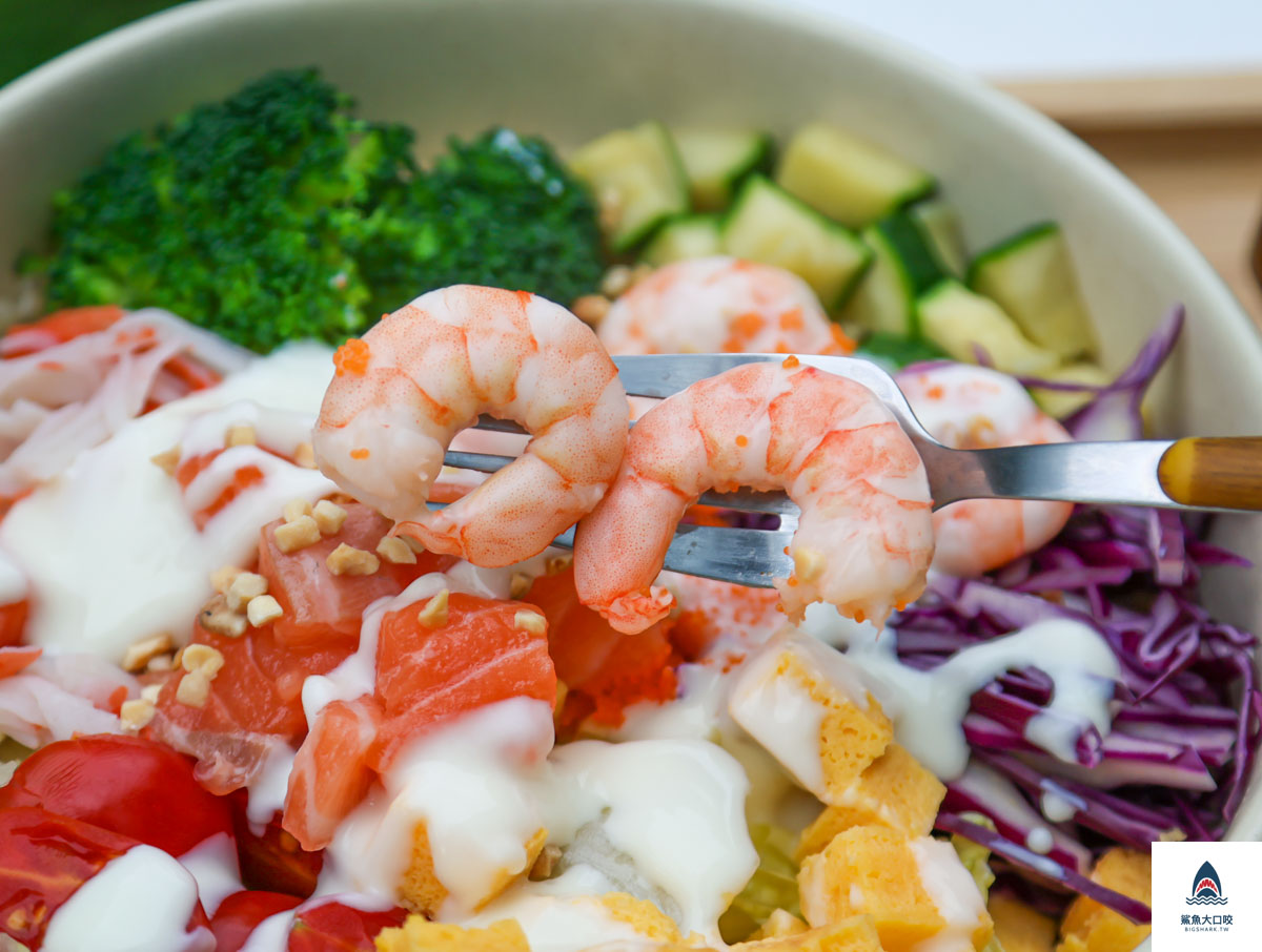 MUMU POKE夏威夷拌飯,MUMU POKE夏威夷拌飯菜單,高雄健康餐推薦,高雄輕軌健康餐推薦,高雄輕軌美食推薦,mumupoke價位 @鯊魚大口咬