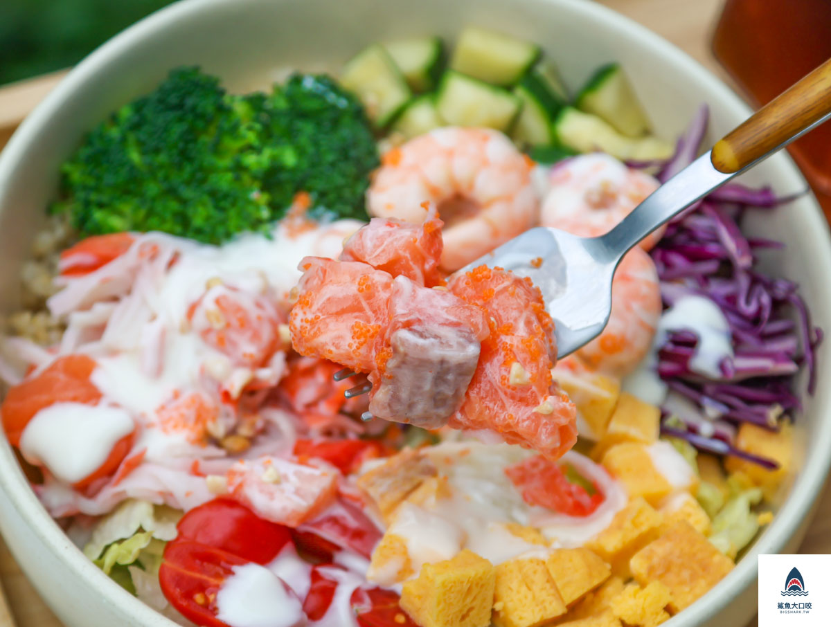 MUMU POKE夏威夷拌飯,MUMU POKE夏威夷拌飯菜單,高雄健康餐推薦,高雄輕軌健康餐推薦,高雄輕軌美食推薦,mumupoke價位 @鯊魚大口咬