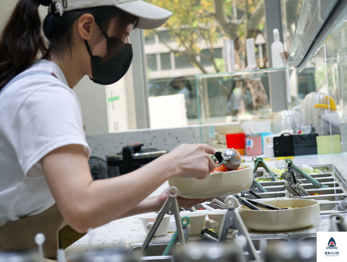 MUMU POKE夏威夷拌飯,MUMU POKE夏威夷拌飯菜單,高雄健康餐推薦,高雄輕軌健康餐推薦,高雄輕軌美食推薦,mumupoke價位 @鯊魚大口咬
