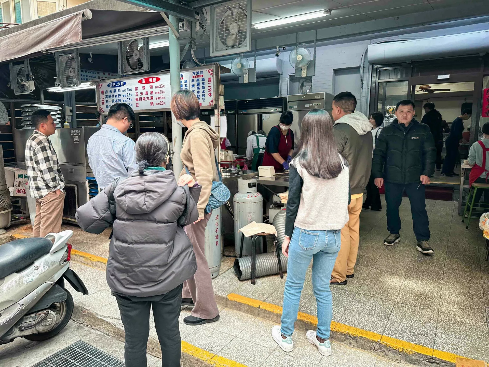 阿堂鍋貼水餃,阿堂鍋貼水餃菜單 @鯊魚大口咬