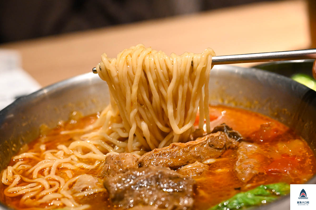 台中牛肉麵,台中公益路平價美食推薦,台中太初麵食館,太初麵食菜單,台中南屯區美食推薦 @鯊魚大口咬 台中牛肉麵,台中公益路平價美食推薦,台中太初麵食館,太初麵食菜單,台中南屯區美食推薦 @鯊魚大口咬