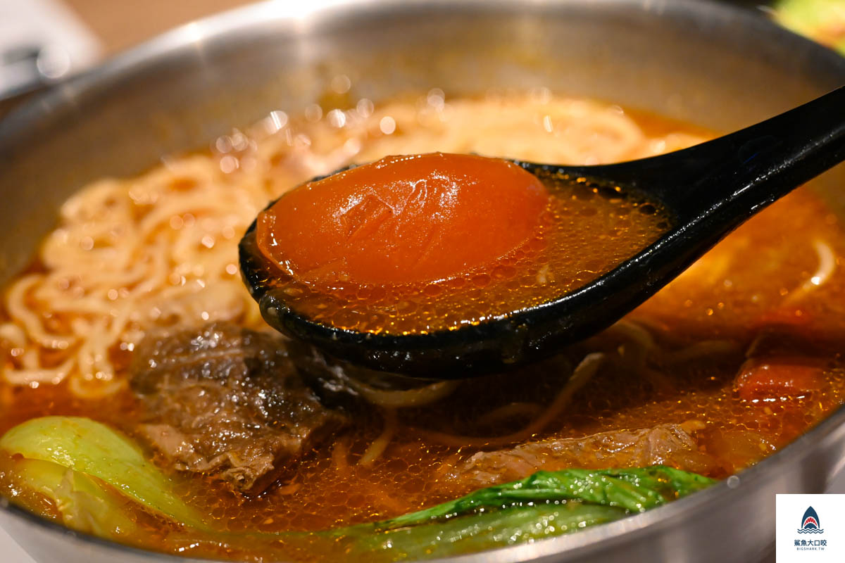 台中牛肉麵,台中公益路平價美食推薦,台中太初麵食館,太初麵食菜單,台中南屯區美食推薦 @鯊魚大口咬 台中牛肉麵,台中公益路平價美食推薦,台中太初麵食館,太初麵食菜單,台中南屯區美食推薦 @鯊魚大口咬